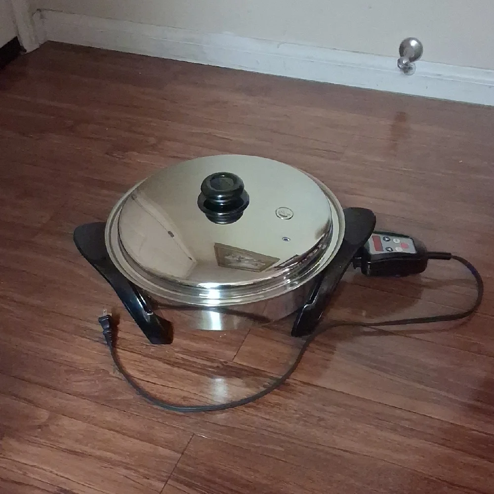 Electric Skillet with Lid - Silver and Black